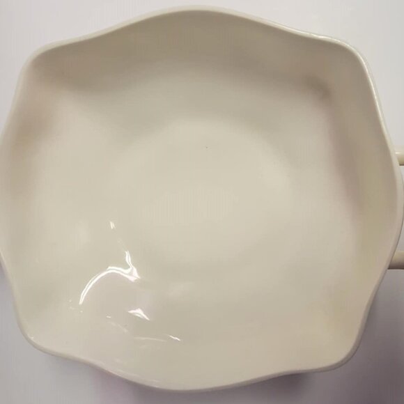 Oval Covered Vegetable Guernsey by Johnson Brothers - Picture 3 of 3